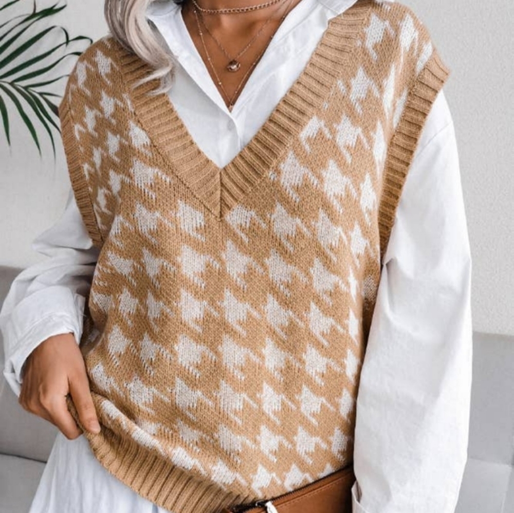 Houndstooth Knit V-Neck Vest